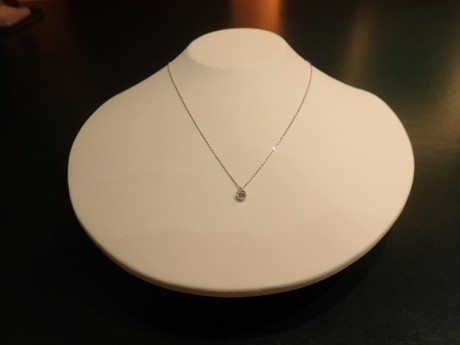 一粒ダイヤのミル打ちデザインネックレス | 奥時計店